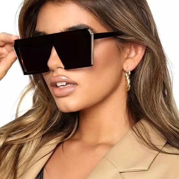 🕶SEXY🕶LUXURY BLACK WITH GOLD TRIM TRENDY SUNNIES - Picture 2 of 6